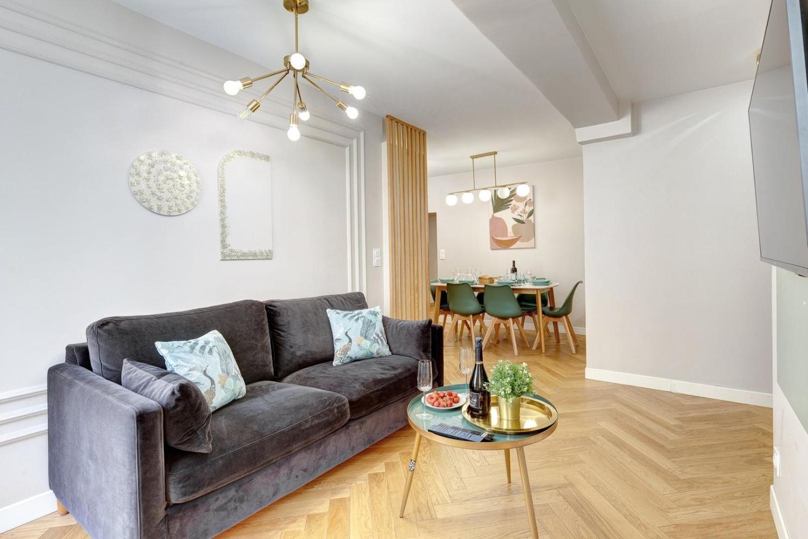 223 Rothschild - Superb In Appartamento *